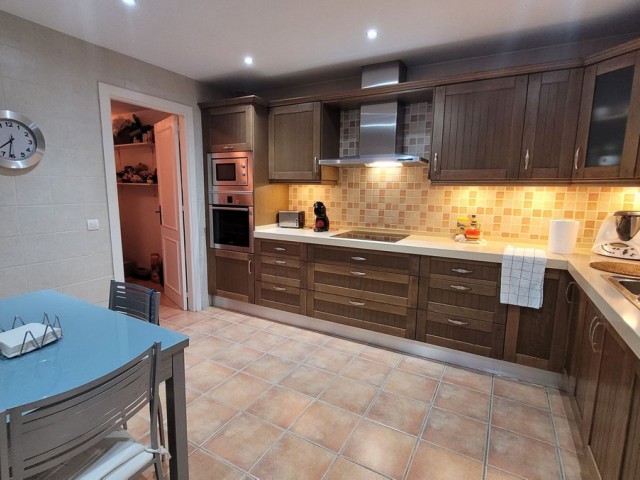 3 Makuuhuoneen Huoneisto Nueva Andalucía