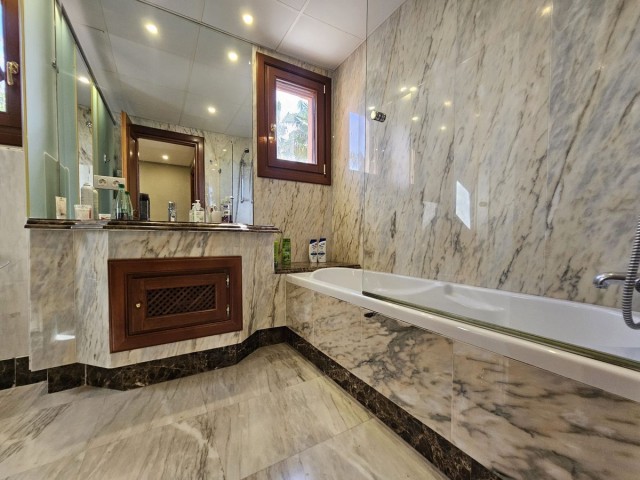 3 Makuuhuoneen Huoneisto Estepona