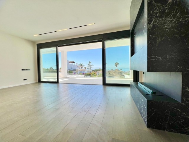 6 Makuuhuoneen Huvila Elviria