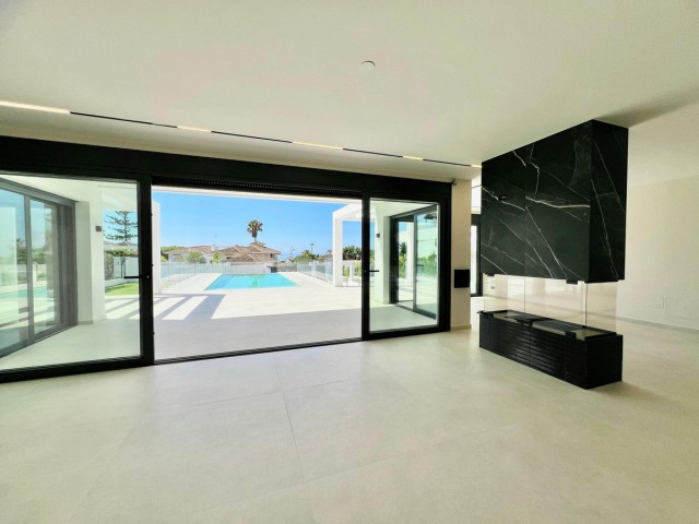 6 Makuuhuoneen Huvila Elviria