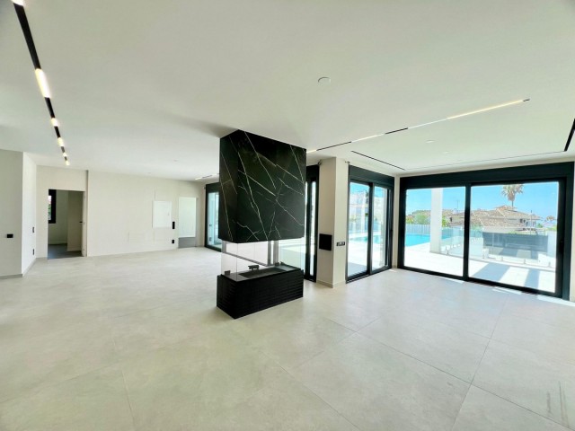 6 Makuuhuoneen Huvila Elviria