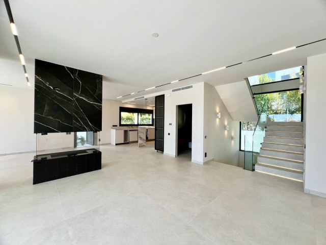 6 Makuuhuoneen Huvila Elviria