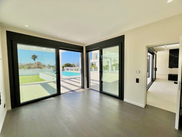 6 Makuuhuoneen Huvila Elviria