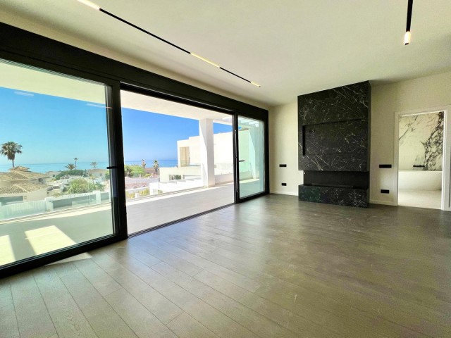 6 Makuuhuoneen Huvila Elviria