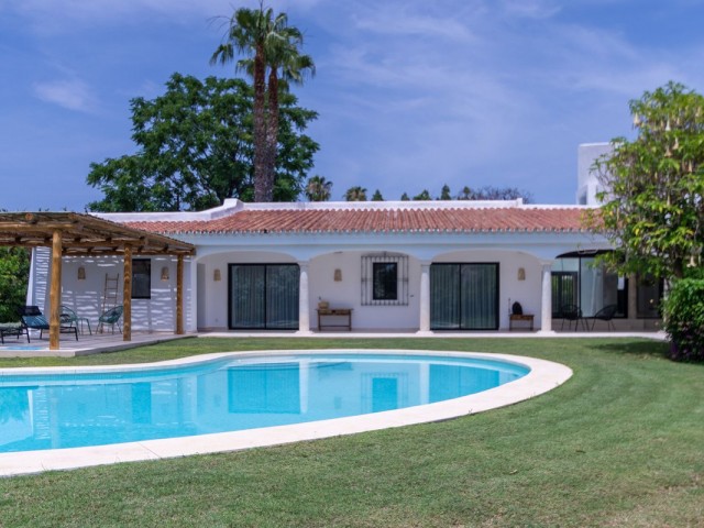 7 Bedrooms Villa in Guadalmina Baja