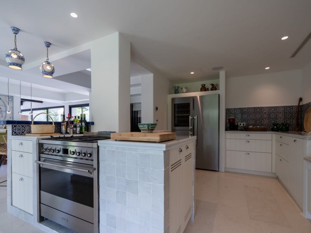 7 Bedrooms Villa in Guadalmina Baja