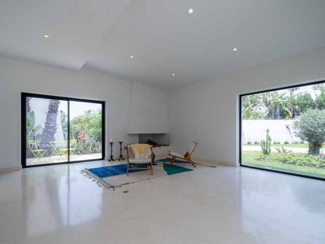 7 Bedrooms Villa in Guadalmina Baja