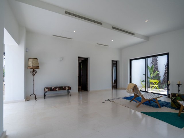 7 Bedrooms Villa in Guadalmina Baja