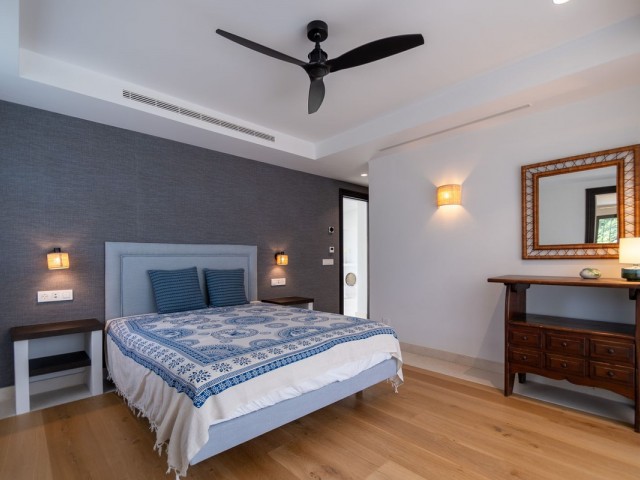 7 Bedrooms Villa in Guadalmina Baja