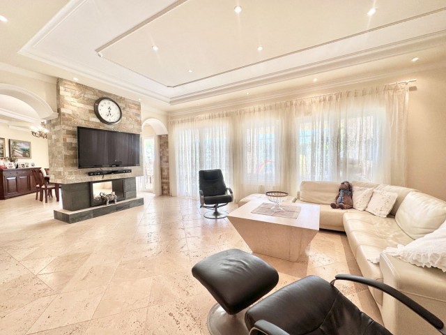 6 Slaapkamer Villa in El Rosario