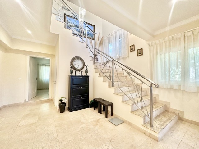 6 Slaapkamer Villa in El Rosario