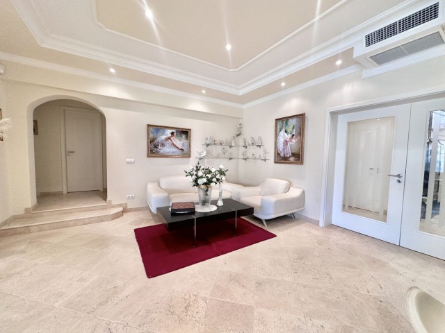 6 Slaapkamer Villa in El Rosario