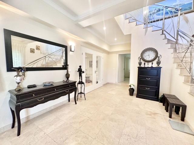 6 Slaapkamer Villa in El Rosario