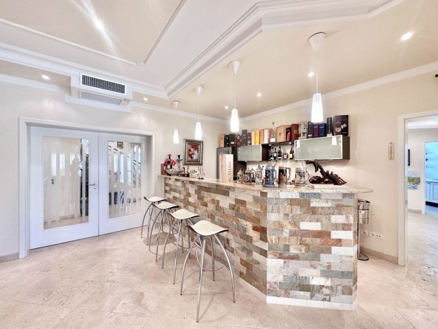 6 Slaapkamer Villa in El Rosario