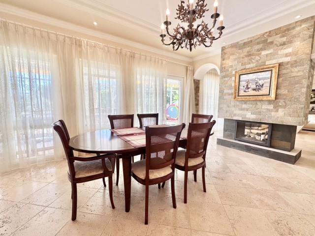 6 Slaapkamer Villa in El Rosario