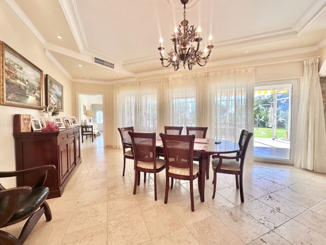 6 Slaapkamer Villa in El Rosario