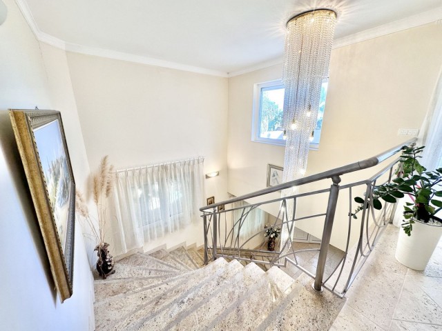 6 Slaapkamer Villa in El Rosario