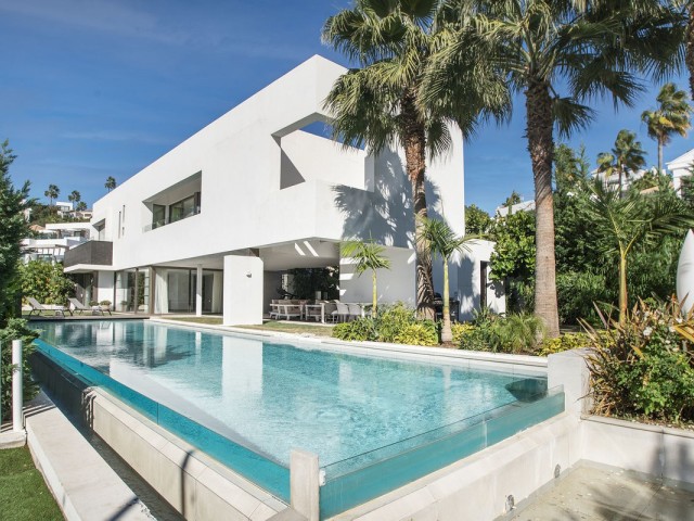 5 Makuuhuoneen Huvila Benahavís