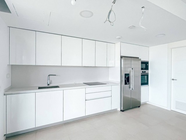 Apartamento con 3 Dormitorios  en Torremolinos