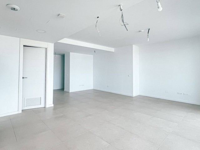 Apartamento con 3 Dormitorios  en Torremolinos