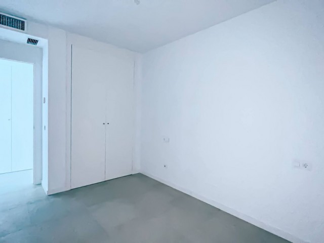 Apartamento con 3 Dormitorios  en Torremolinos