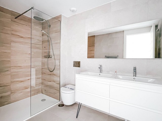 Apartamento con 3 Dormitorios  en Torremolinos