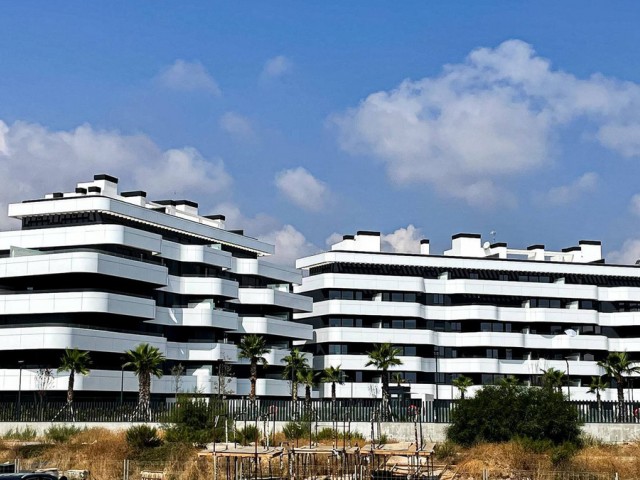 Apartamento con 3 Dormitorios  en Torremolinos