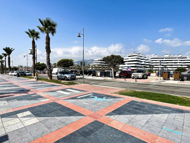 Apartamento con 3 Dormitorios  en Torremolinos