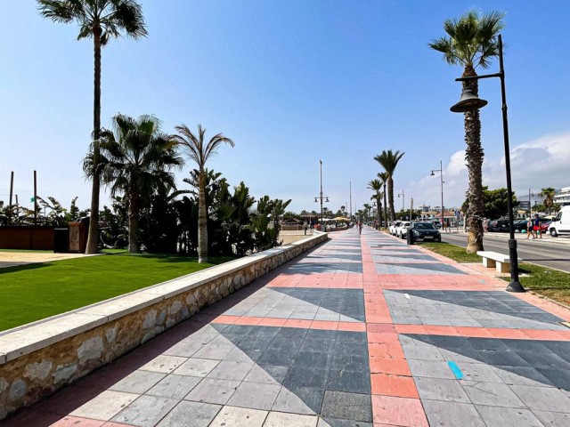 Apartamento con 3 Dormitorios  en Torremolinos