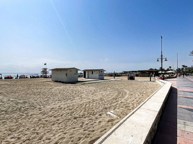 Apartamento con 3 Dormitorios  en Torremolinos