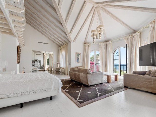 Villa con 9 Dormitorios  en Estepona