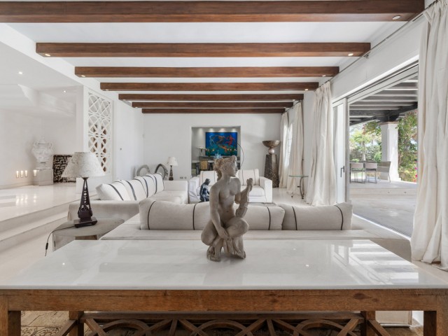 Villa con 9 Dormitorios  en Estepona