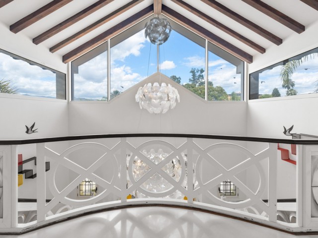 Villa con 9 Dormitorios  en Estepona