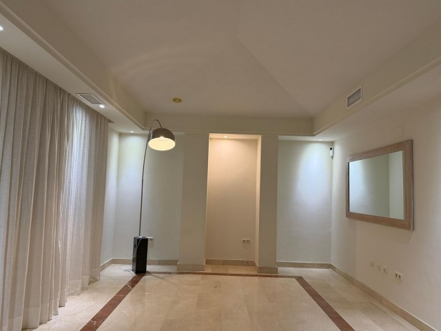 Kattohuoneisto Puerto Banús