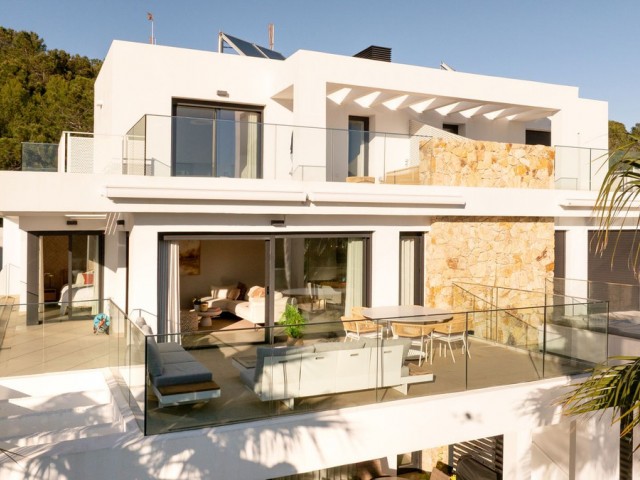 3 Bedrooms Apartment in Selwo