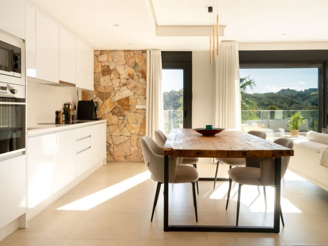 3 Bedrooms Apartment in Selwo