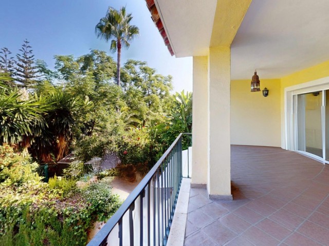 4 Makuuhuoneen Huoneisto Guadalmina Alta