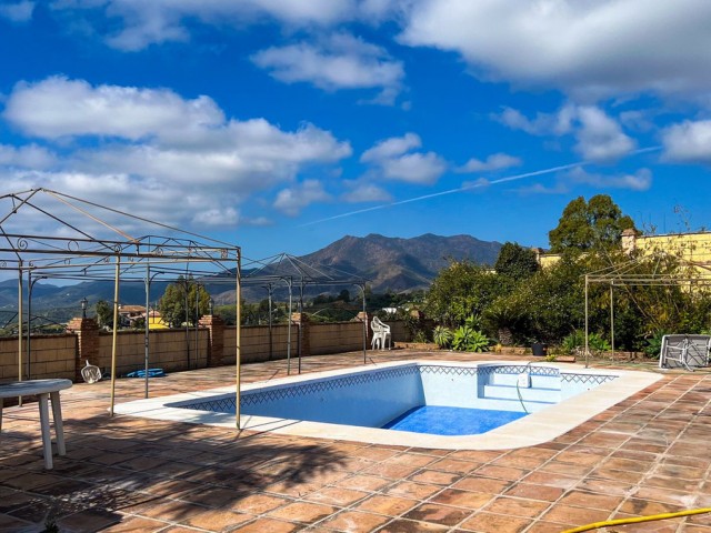 5 Soveroms Villa i Valtocado