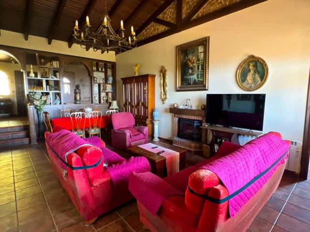 5 Soveroms Villa i Valtocado