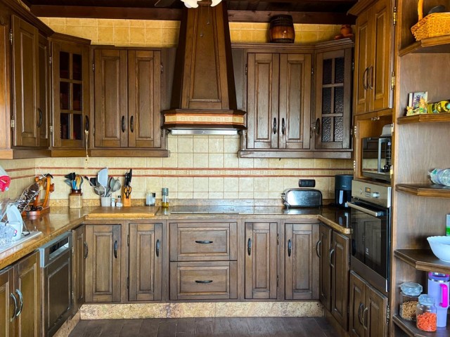 5 Soveroms Villa i Valtocado