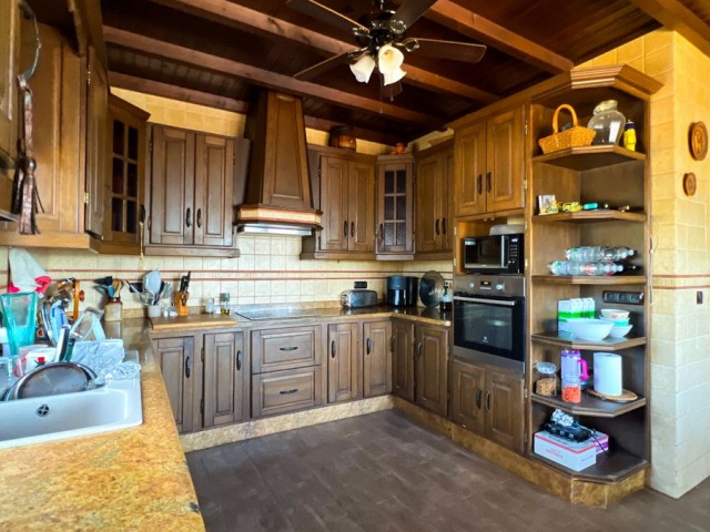 5 Soveroms Villa i Valtocado