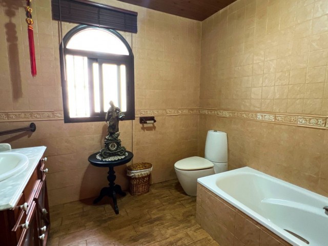 5 Soveroms Villa i Valtocado