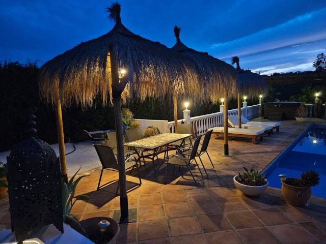 5 Makuuhuoneen Huvila Mijas