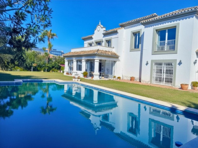 4 Schlafzimmer Villa in Estepona