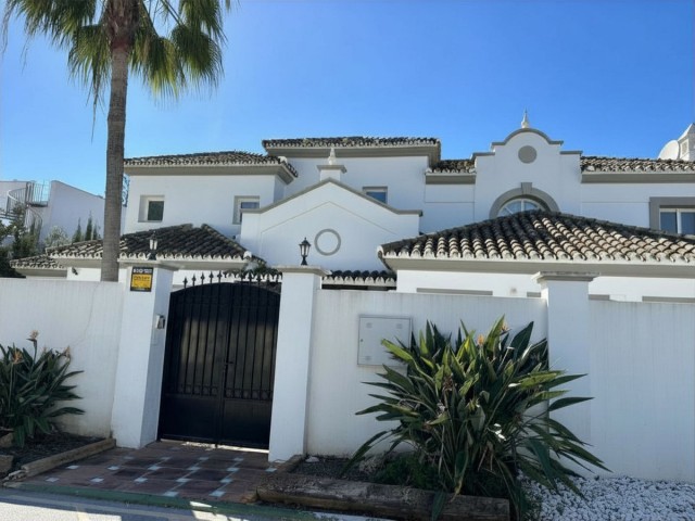 4 Schlafzimmer Villa in Estepona