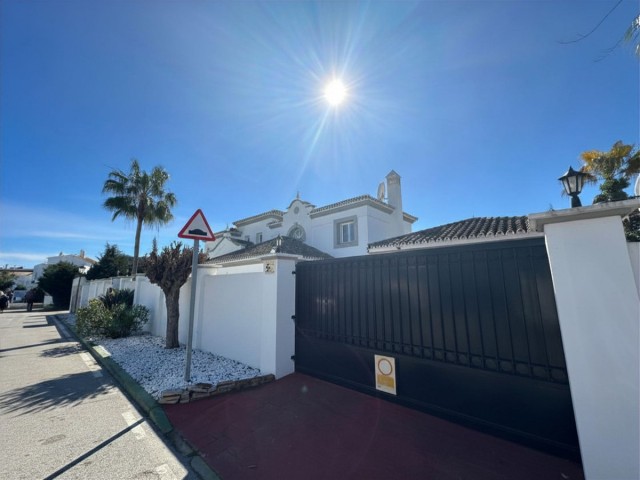 4 Schlafzimmer Villa in Estepona