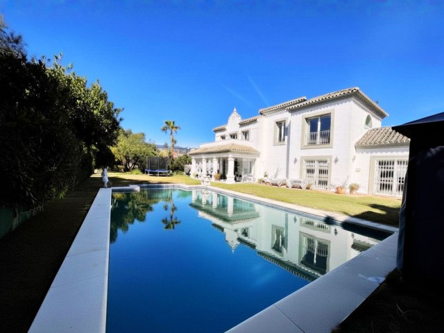 4 Schlafzimmer Villa in Estepona