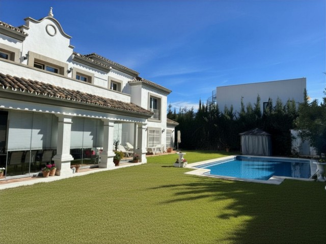4 Schlafzimmer Villa in Estepona