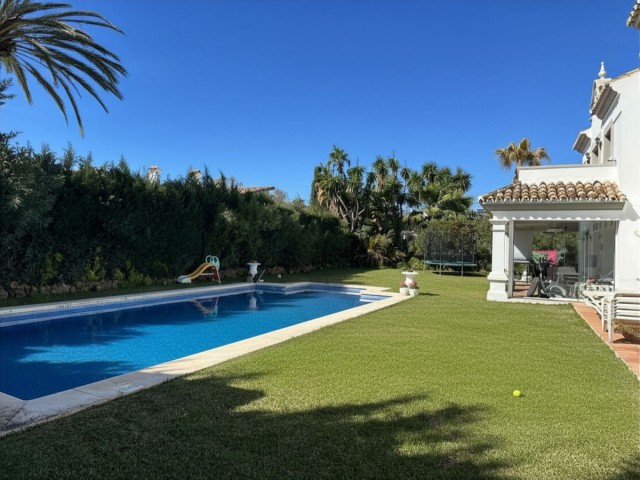 4 Schlafzimmer Villa in Estepona