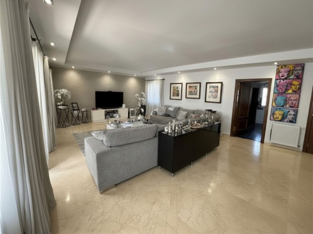 4 Schlafzimmer Villa in Estepona